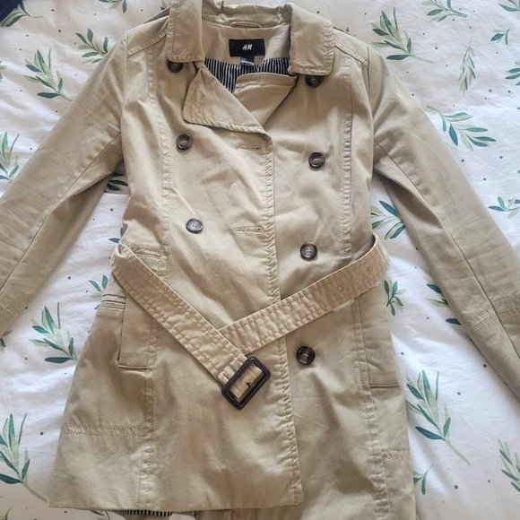 H&M Jackets & Blazers - H&M Tan Trench coat Size 6